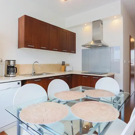 - Platan アパート *